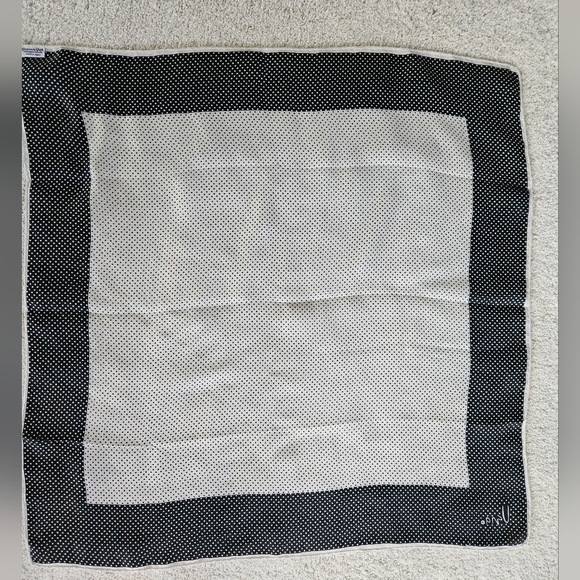 VTG VERA NEUMANN Silk Blend Navy Blue White Polka Dot Scarf | SZ 21" sq - Picture 7 of 7